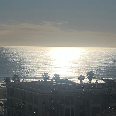 Stylish Well-Connected Beachfront Flat Valencia Bagian luar foto