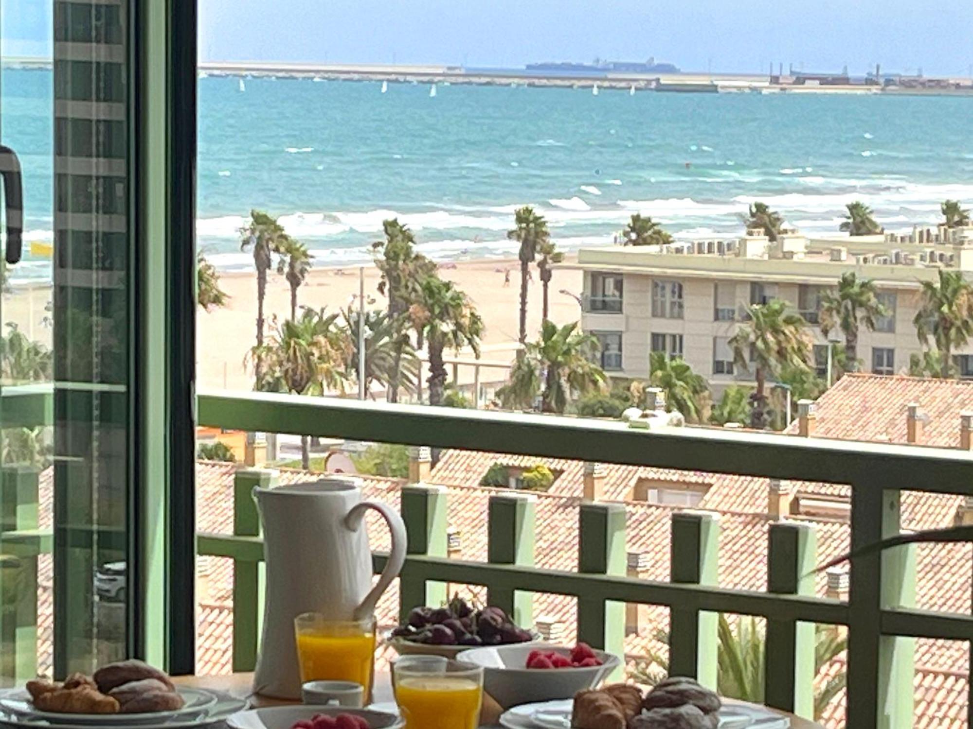 Stylish Well-Connected Beachfront Flat Valencia Bagian luar foto