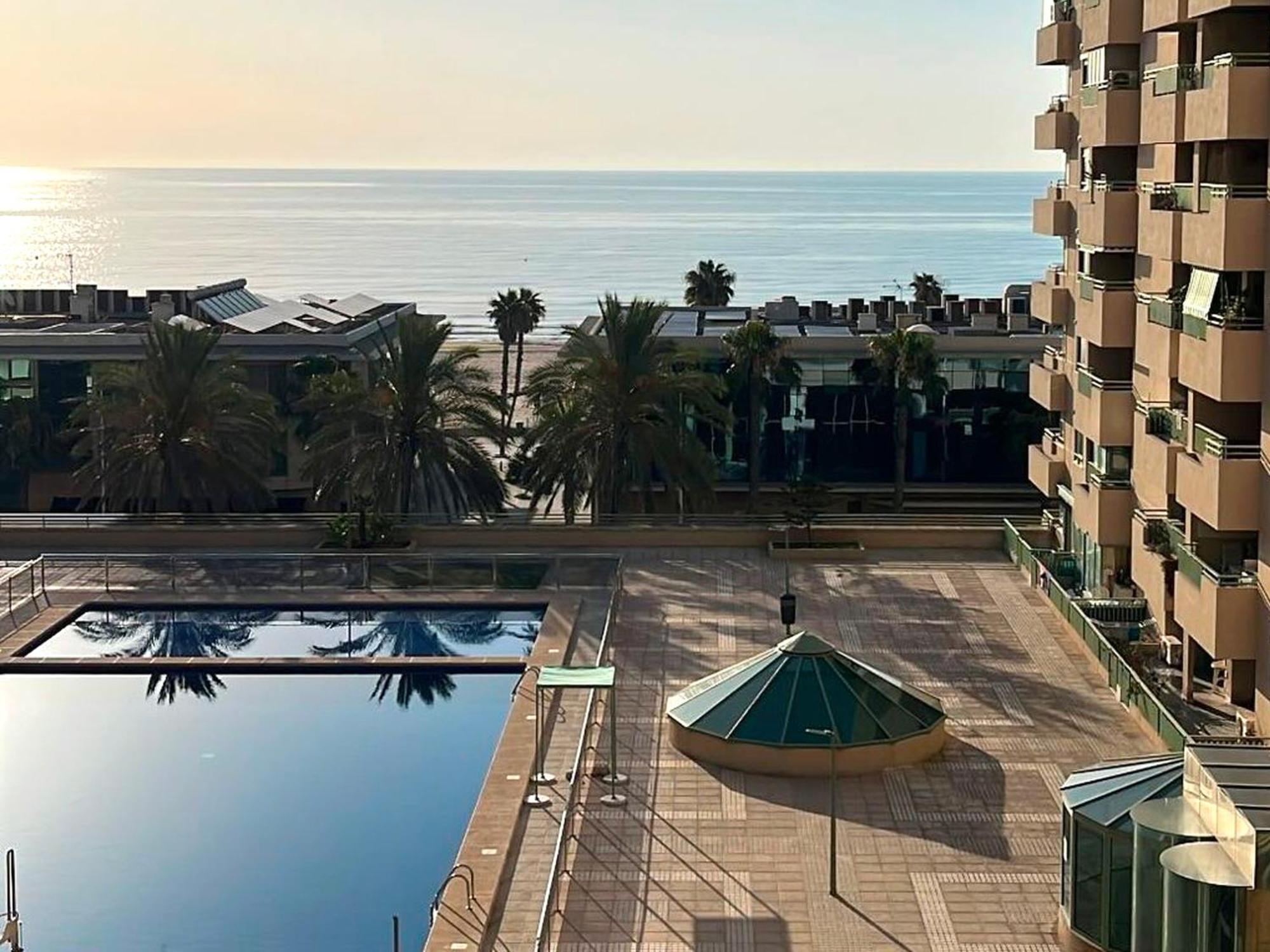 Stylish Well-Connected Beachfront Flat Valencia Bagian luar foto