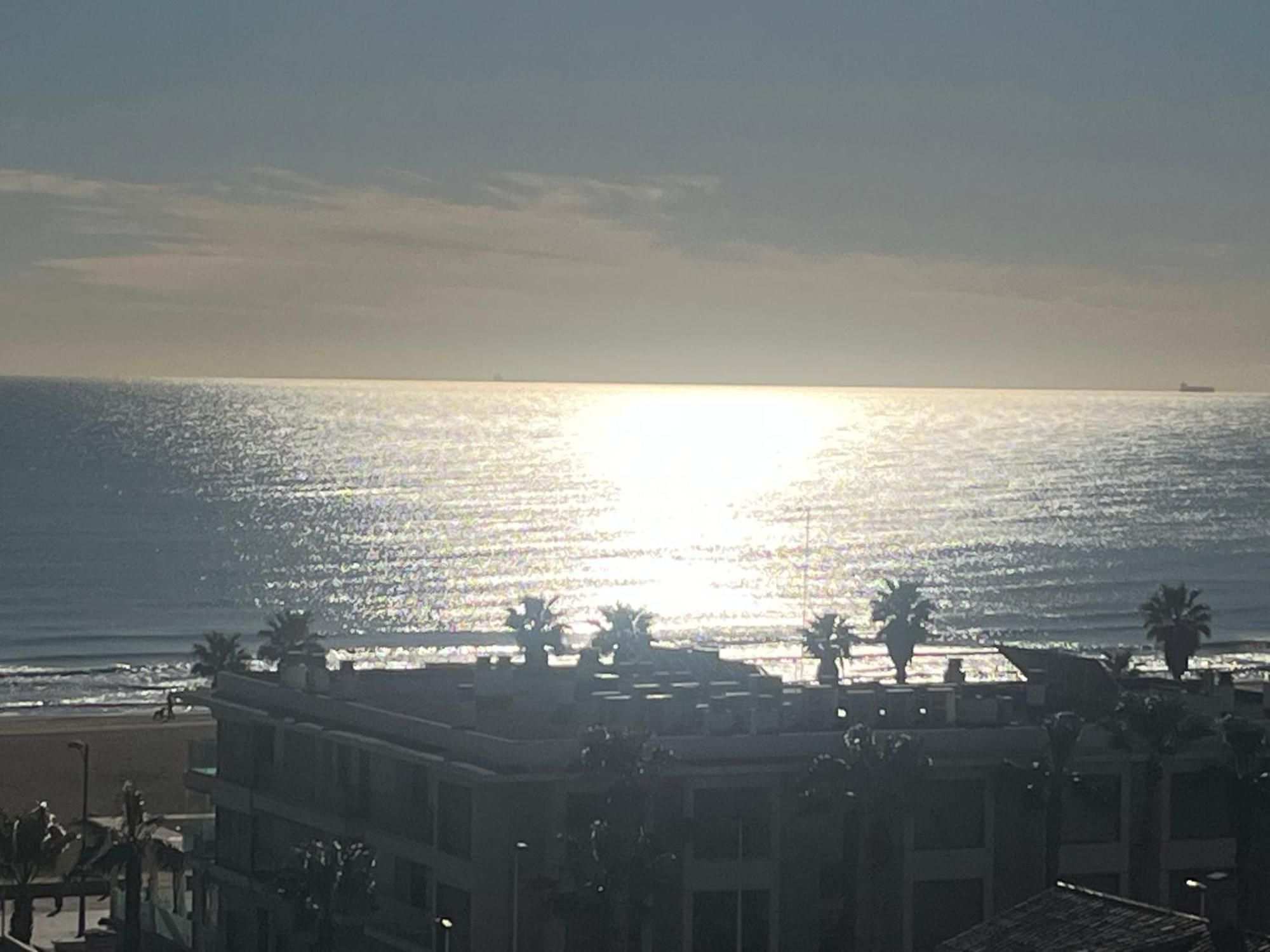 Stylish Well-Connected Beachfront Flat Valencia Bagian luar foto